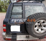Žebřík na zadní dveře typ B pro Nissan Patrol Y61